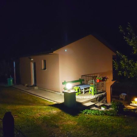 Privatni Smjestaj "Mratinje" Hostal Plužine Exterior foto