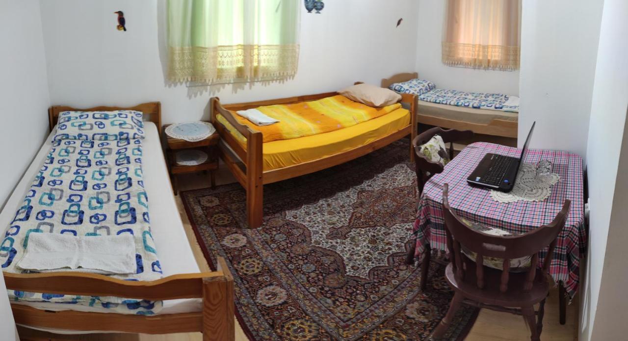 Privatni Smjestaj "Mratinje" Hostal Plužine Exterior foto