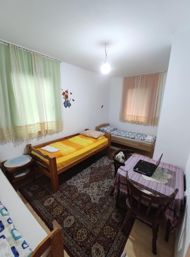 Privatni Smjestaj "Mratinje" Hostal Plužine Exterior foto