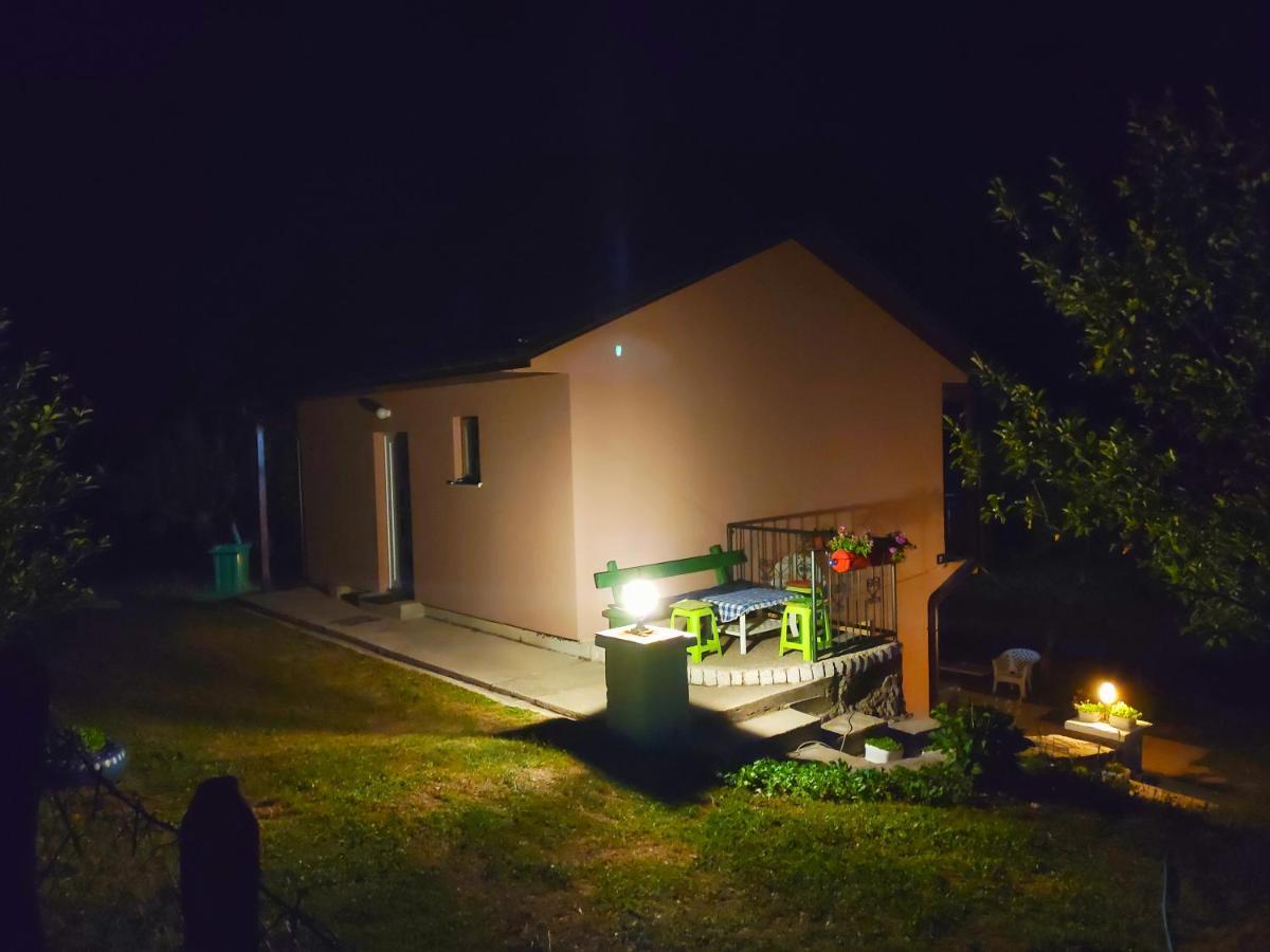 Privatni Smjestaj "Mratinje" Hostal Plužine Exterior foto