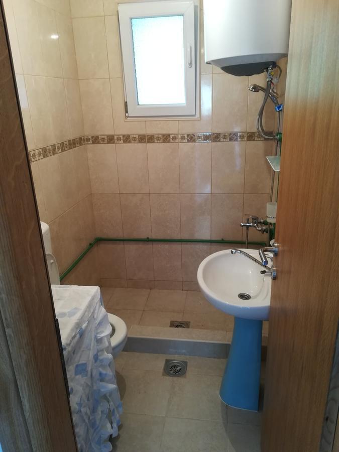 Privatni Smjestaj "Mratinje" Hostal Plužine Exterior foto